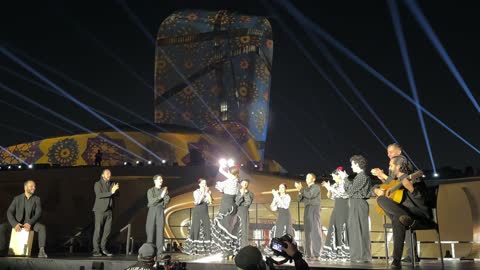 مجموعة راقصون يقدمون عرض فني فى فعالية الحي الإسباني في مركز الملك عبدالعزيز الثقافي العالمي "إثراء" بمدينة الظهران في المنطقة الشرقية، المملكة العربية السعودية، يوم 13  من يناير 2026،  أجواء احتفالية نابضة بالحياة، رقصات فلامنكو وفعاليات تفاعلية، تجربة ثقافية وترفيهية متكاملة مستوحاة من الطابع الإسباني