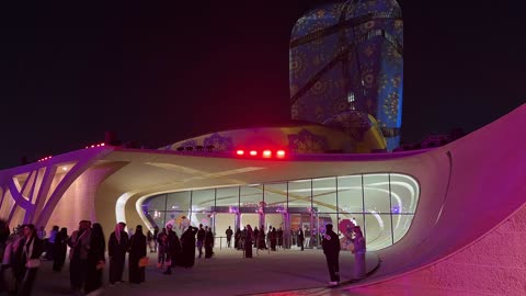 تجمع الزوار  فى فعالية الحي الإسباني في مركز الملك عبدالعزيز الثقافي العالمي "إثراء" بمدينة الظهران في المنطقة الشرقية، المملكة العربية السعودية، يوم 13  من يناير 2026،  أجواء احتفالية نابضة بالحياة،  تجربة ثقافية وترفيهية متكاملة مستوحاة من الطابع الإسباني، رقصات فلامنكو وفعاليات تفاعلية