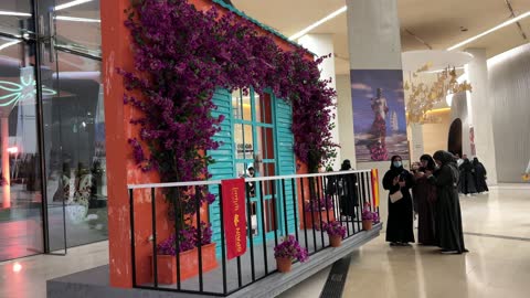 ديكورات تحاكي العمارة الاسبانية فى فعالية الحي الإسباني في مركز الملك عبدالعزيز الثقافي العالمي "إثراء" بمدينة الظهران في المنطقة الشرقية، المملكة العربية السعودية، يوم 13  من يناير 2026،  أجواء احتفالية نابضة بالحياة، مطاعم ومقاهي للمأكولات الإسبانية، تجربة ثقافية وترفيهية متكاملة مستوحاة من الطابع الإسباني، رقصات فلامنكو وفعاليات تفاعلية