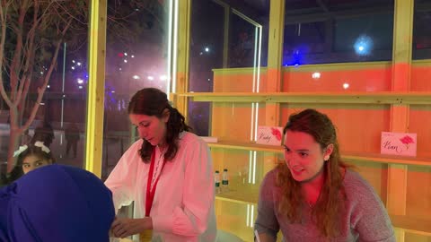 أنشطة ترفيهية للعائلات والأطفال فى فعالية الحي الإسباني في مركز الملك عبدالعزيز الثقافي العالمي "إثراء" بمدينة الظهران في المنطقة الشرقية، المملكة العربية السعودية، يوم 13  من يناير 2026،  أجواء احتفالية نابضة بالحياة، مطاعم ومقاهي للمأكولات الإسبانية ،  رقصات فلامنكو وفعاليات تفاعلية