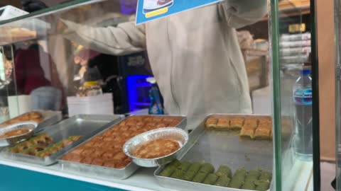 بقلاوة وحلويات، المدينة العالمية في المنطقة الشرقية مرحلتها الأولى في 29 ديسمبر 2025 في المملكة العربية السعودية،  16 دولة تعرض ثقافاتها ومنتجاتها ضمن الفعالية، مسرح للفعاليات الكبرى، رافداً للتنمية الاقتصادية والفرص الوظيفية