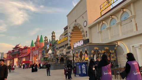 المدخل إلى بلاد الشام في المدينة العالمية في المنطقة الشرقية مرحلتها الأولى في 29 ديسمبر 2025 في المملكة العربية السعودية،  16 دولة تعرض ثقافاتها ومنتجاتها ضمن الفعالية، مسرح للفعاليات الكبرى، منطقة ألعاب متكاملة وساحة تزلج، رافداً للتنمية الاقتصادية والفرص الوظيفية