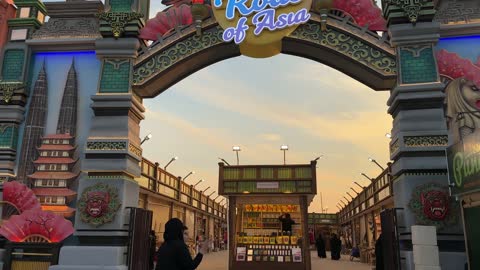 One of the entertainment areas in the Global City in the Eastern Province will launch its first phase on December 29, 2025, in the Kingdom of Saudi Arabia. Sixteen countries will showcase their cultures and products as part of the event, which will feature a venue for major events, a comprehensive play area, and a skating rink, contributing to economic development and job opportunities.