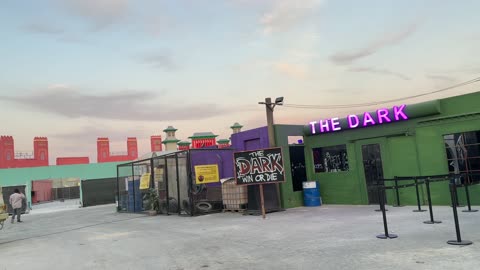 سيارة عسكرية للطرق الوعرة سوداء اللون، رافدا للتنمية الاقتصادية والفرص الوظيفية، المدينة العالمية في المنطقة الشرقية مرحلتها الأولى في 29 ديسمبر 2025 في المملكة العربية السعودية، مسرح للفعاليات الكبرى، 16 دولة تعرض ثقافاتها ومنتجاتها ضمن الفعالية