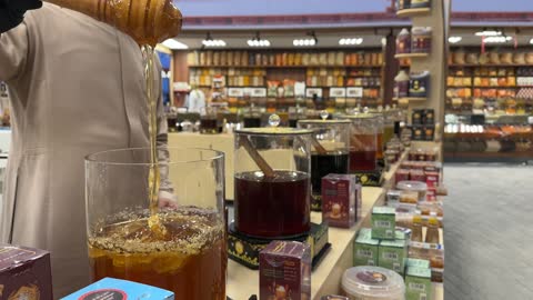 منطقة بيع أنواع العسل، رافدا للتنمية الاقتصادية والفرص الوظيفية، المدينة العالمية في المنطقة الشرقية مرحلتها الأولى في 29 ديسمبر 2025 في المملكة العربية السعودية، مسرح للفعاليات الكبرى، 16 دولة تعرض ثقافاتها ومنتجاتها ضمن الفعالية