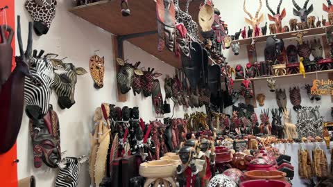 الأقنعة الأفريقية المنحوتة يدويا، رافدا للتنمية الاقتصادية والفرص الوظيفية، المدينة العالمية في المنطقة الشرقية مرحلتها الأولى في 29 ديسمبر 2025 في المملكة العربية السعودية، مسرح للفعاليات الكبرى، 16 دولة تعرض ثقافاتها ومنتجاتها ضمن الفعالية