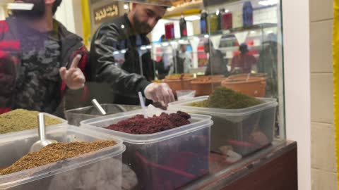 بيع التوابل في المدينة، وجهة سياحية وترفيهية عالمية، المدينة العالمية في المنطقة الشرقية مرحلتها الأولى في 29 ديسمبر 2025 في المملكة العربية السعودية، مسرح للفعاليات الكبرى، 16 دولة تعرض ثقافاتها ومنتجاتها ضمن الفعالية