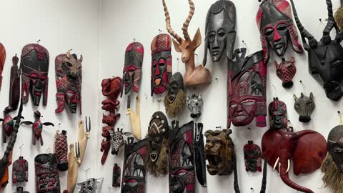 الأقنعة الأفريقية المنحوتة يدويا، رافدا للتنمية الاقتصادية والفرص الوظيفية، المدينة العالمية في المنطقة الشرقية مرحلتها الأولى في 29 ديسمبر 2025 في المملكة العربية السعودية، مسرح للفعاليات الكبرى، 16 دولة تعرض ثقافاتها ومنتجاتها ضمن الفعالية