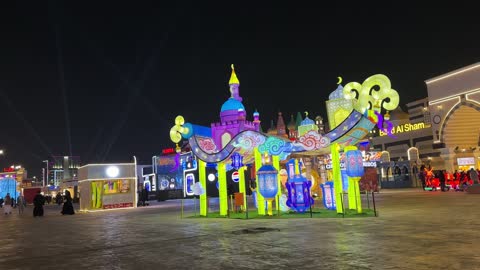 منطقة ألعاب كرنفال، ومتجر للتسوق، ومطعم وكشك، وجهة سياحية وترفيهية عالمية، المدينة العالمية في المنطقة الشرقية مرحلتها الأولى في 29 ديسمبر 2025 في المملكة العربية السعودية، مسرح للفعاليات الكبرى، 16 دولة تعرض ثقافاتها ومنتجاتها ضمن الفعالية