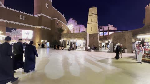 الاستمتاع بتجربة جديدة ومغامرة ممتعة، أماكن جذب واستقطاب السياح من أنحاء العالم، أنشطة وفعاليات موسم الرياض، المعالم الترفيهية المشهورة بالمملكة العربية السعودية،  بدأ 11 أكتوبر 2026، تجمع السياح والزوار في الرياض