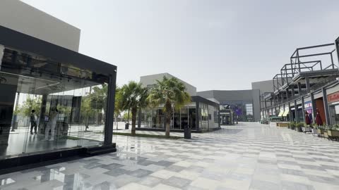 متجر النادي الأهلي السعودي فى منطقة اليو ووك فى مدينة جدة، المملكة العربية السعودية، يوم 15 من فبراير 2024  ، مطاعم ومقاهي عالمية ومحلية، فعاليات موسمية وأنشطة ترفيهية، وجهة حضرية متكاملة للمشي والترفيه والتسوق ، أجواء عائلية وشبابية نابضة بالحياة.