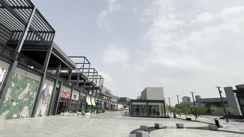 وجهة حضرية متكاملة للمشي والترفيه والتسوق فى منطقة اليو ووك فى مدينة جدة، المملكة العربية السعودية، يوم 15 من فبراير 2024  ، مطاعم ومقاهي عالمية ومحلية، فعاليات موسمية وأنشطة ترفيهية،أجواء عائلية وشبابية نابضة بالحياة.