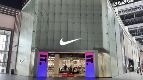 علامة تجارية فى منطقة اليو ووك فى مدينة جدة، المملكة العربية السعودية، يوم 15 من فبراير 2024 ،مطاعم ومقاهي عالمية ومحلية، وجهة حضرية متكاملة للمشي والترفيه والتسوق، فعاليات موسمية وأنشطة ترفيهية،أجواء عائلية وشبابية نابضة بالحياة.