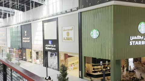 علامة تجارية فى منطقة اليو ووك فى مدينة جدة، المملكة العربية السعودية، يوم 15 من فبراير 2024 ،مطاعم ومقاهي عالمية ومحلية، وجهة حضرية متكاملة للمشي والترفيه والتسوق، فعاليات موسمية وأنشطة ترفيهية،أجواء عائلية وشبابية نابضة بالحياة.