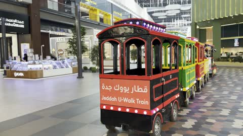 قطار يووك جدة ، وجهة حضرية متكاملة للمشي والترفيه والتسوق، يو ووك فى مدينة جدة، المملكة العربية السعودية، ممشى مفتوح بتصميم عصري، مطاعم ومقاهي عالمية ومحلية،  علامات تجارية متنوعة ، فعاليات موسمية وأنشطة ترفيهية، جلسات خارجية ومساحات اجتماعية،  أجواء عائلية وشبابية نابضة بالحياة.