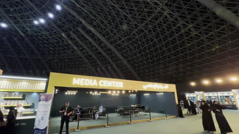 تجمع الزوار فى معرض الذهب والمجوهرات بمدينة جدة، المملكة العربية السعودية، يوم 12  من يناير 2026 ، فعالية تجارية متخصصة تجمع أبرز دور الذهب والمجوهرات، أحدث صيحات المشغولات الذهبية والأحجار الكريمة، مشاركة علامات تجارية محلية وعالمية، أجواء راقية وتجربة تسوق مميزة لعشاق الفخامة.