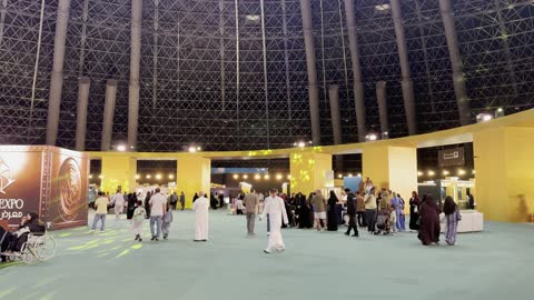 تجمع الزوار فى معرض الذهب والمجوهرات بمدينة جدة، المملكة العربية السعودية، يوم 12  من يناير 2026 ، فعالية تجارية متخصصة تجمع أبرز دور الذهب والمجوهرات، أحدث صيحات المشغولات الذهبية والأحجار الكريمة، مشاركة علامات تجارية محلية وعالمية، أجواء راقية وتجربة تسوق مميزة لعشاق الفخامة.