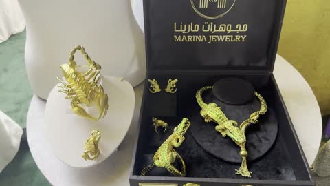 أحدث صيحات المشغولات الذهبية والأحجار الكريمة فى  معرض الذهب والمجوهرات بمدينة جدة، المملكة العربية السعودية، يوم 12  من يناير 2026 ، فعالية تجارية متخصصة تجمع أبرز دور الذهب والمجوهرات، مشاركة علامات تجارية محلية وعالمية، أجواء راقية وتجربة تسوق مميزة لعشاق الفخامة.