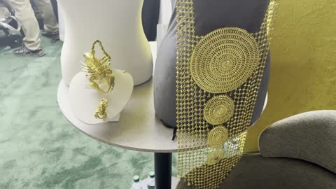 أحدث صيحات المشغولات الذهبية والأحجار الكريمة فى  معرض الذهب والمجوهرات بمدينة جدة، المملكة العربية السعودية، يوم 12  من يناير 2026 ، فعالية تجارية متخصصة تجمع أبرز دور الذهب والمجوهرات، مشاركة علامات تجارية محلية وعالمية، أجواء راقية وتجربة تسوق مميزة لعشاق الفخامة.