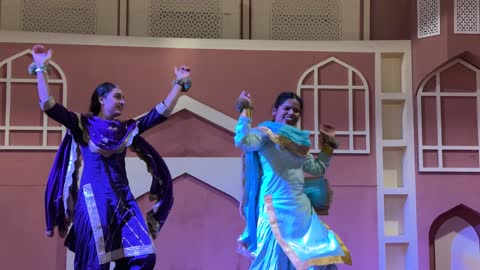 عروض فنية وشعبية  فى القرية العالمية فى المنطقة الشرقية، المملكة العربية السعودية، يوم 29 من ديسمبر 2025 ، علامات تجارية محلية وعالمية ، أنشطة عائلية وتجارب تفاعلية، فعالية ثقافية وترفيهية متكاملة،  مطاعم ومقاهي متعددة ،  التنوع الثقافي والترفيه