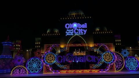 أنشطة عائلية وتجارب تفاعلية، تجمع الزوار فى افتتاح القرية العالمية فى المنطقة الشرقية، المملكة العربية السعودية،يوم 29 من ديسمبر 2025 ، علامات تجارية محلية وعالمية ، عروض فنية وشعبية ،  فعالية ثقافية وترفيهية متكاملة،  التنوع الثقافي والترفيه ،مطاعم ومقاهي متعددة.