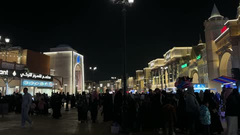 التنوع الثقافي والترفيه فى القرية العالمية فى المنطقة الشرقية، المملكة العربية السعودية،يوم 29 من ديسمبر 2025 ، علامات تجارية محلية وعالمية ، عروض فنية وشعبية ، مطاعم ومقاهي متعددة، فعالية ثقافية وترفيهية متكاملة، أنشطة عائلية وتجارب تفاعلية.