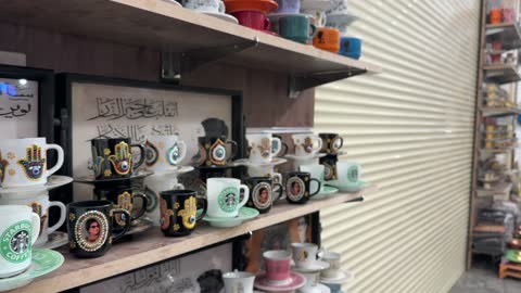 جناح لثقافات ودول مختلفة فى القرية العالمية فى المنطقة الشرقية، المملكة العربية السعودية،يوم 29 من ديسمبر 2025 ، علامات تجارية محلية وعالمية ، عروض فنية وشعبية ، مطاعم ومقاهي متعددة، التنوع الثقافي والترفيه، فعالية ثقافية وترفيهية متكاملة، أنشطة عائلية وتجارب تفاعلية.