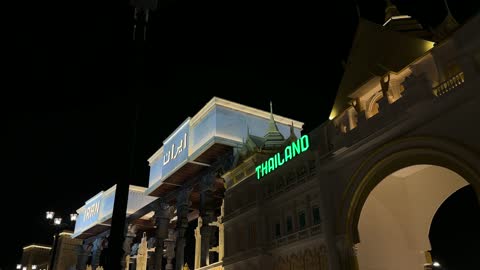 علامات تجارية محلية وعالمية فى القرية العالمية فى المنطقة الشرقية، المملكة العربية السعودية،يوم 29 من ديسمبر 2025 ،  عروض فنية وشعبية ، مطاعم ومقاهي متعددة، التنوع الثقافي والترفيه، جناح لثقافات ودول مختلفة ،فعالية ثقافية وترفيهية متكاملة، أنشطة عائلية وتجارب تفاعلية.