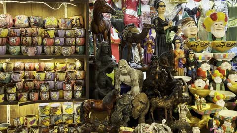 وجهة ترفيهية ضخمة، تجربة تجمع بين التسوق والترفيه والمأكولات العالمية والمحلية،  سوق لبيع الملابس والهدايا، بوليفارد الرياض في شمال الرياض في المملكة العربية السعودية، من11 أكتوبر 2025 حتى 2 مايو 2026