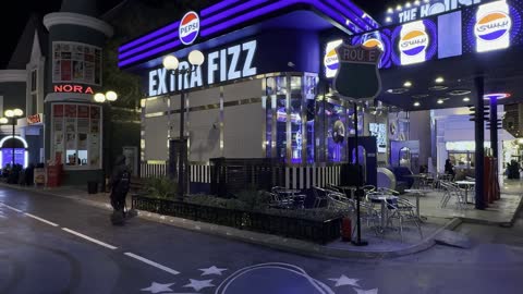 كشك بيع منتج بيبسي في بوليفارد الرياض في شمال الرياض في المملكة العربية السعودية، وجهة ترفيهية ضخمة، تجربة تجمع بين التسوق والترفيه والمأكولات العالمية والمحلية، من11 أكتوبر 2025 حتى 2 مايو 2026