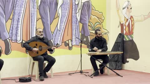 فرقة تقوم بتقديم عرض موسيقي في بوليفارد الرياض في شمال الرياض في المملكة العربية السعودية، مكان ترفيهي عائلي، وجهة ترفيهية ضخمة، تجربة تجمع بين التسوق والترفيه والمأكولات العالمية والمحلية، من11 أكتوبر 2025 حتى 2 مايو 2026