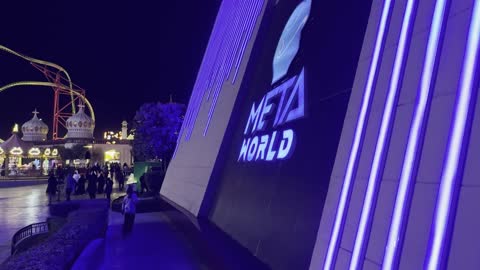 بوليفارد الرياض في شمال الرياض في المملكة العربية السعودية، مكان ترفيهي عائلي، وجهة ترفيهية ضخمة، تجربة تجمع بين التسوق والترفيه والمأكولات العالمية والمحلية، من11 أكتوبر 2025 حتى 2 مايو 2026