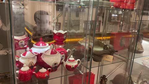 توثيق للحرف اليدوية والهوية السعودية،  معلم تراثي وثقافي يعرض تاريخ الأزياء والحلي التقليدية، مقتنيات نادرة من الملابس الشعبية والمجوهرات، متحف الفوة والجوهرة في المنطقة الشرقية، المملكة العربية السعودية،تجربة ثقافية تعليمية، أجواء تراثية تعكس أصالة الماضي.