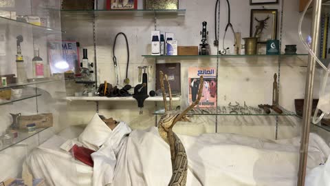 توثيق للحرف اليدوية والهوية السعودية،  معلم تراثي وثقافي يعرض تاريخ الأزياء والحلي التقليدية، مقتنيات نادرة من الملابس الشعبية والمجوهرات، متحف الفوة والجوهرة في المنطقة الشرقية، المملكة العربية السعودية،تجربة ثقافية تعليمية، أجواء تراثية تعكس أصالة الماضي.