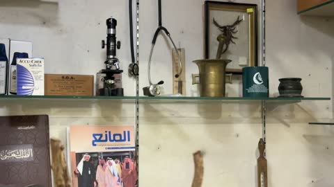 توثيق للحرف اليدوية والهوية السعودية،  معلم تراثي وثقافي يعرض تاريخ الأزياء والحلي التقليدية، مقتنيات نادرة من الملابس الشعبية والمجوهرات، متحف الفوة والجوهرة في المنطقة الشرقية، المملكة العربية السعودية،تجربة ثقافية تعليمية، أجواء تراثية تعكس أصالة الماضي.