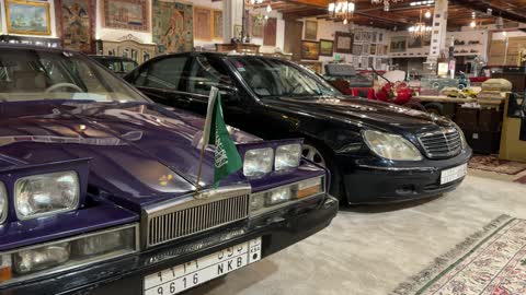 قسم السيارات الكلاسيكية النادرة  في متحف الفوة والجوهرة في المنطقة الشرقية، المملكة العربية السعودية،تجربة ثقافية تعليمية،  توثيق للحرف اليدوية والهوية السعودية،  معلم تراثي وثقافي يعرض تاريخ الأزياء والحلي التقليدية،أجواء تراثية تعكس أصالة الماضي.