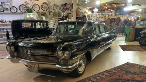The rare classic cars section at the Al-Foua and Al-Jawhara Museum in the Eastern Province, Saudi Arabia, offers a cultural and educational experience, documenting handicrafts and Saudi identity. It is a heritage and cultural landmark that showcases the history of traditional clothing and jewelry, with an atmosphere that reflects the authenticity of the past.