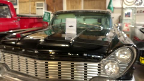 قسم السيارات الكلاسيكية النادرة  في متحف الفوة والجوهرة في المنطقة الشرقية، المملكة العربية السعودية،تجربة ثقافية تعليمية،  توثيق للحرف اليدوية والهوية السعودية،  معلم تراثي وثقافي يعرض تاريخ الأزياء والحلي التقليدية،أجواء تراثية تعكس أصالة الماضي.