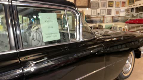 قسم السيارات الكلاسيكية النادرة  في متحف الفوة والجوهرة في المنطقة الشرقية، المملكة العربية السعودية،تجربة ثقافية تعليمية،  توثيق للحرف اليدوية والهوية السعودية،  معلم تراثي وثقافي يعرض تاريخ الأزياء والحلي التقليدية،أجواء تراثية تعكس أصالة الماضي.