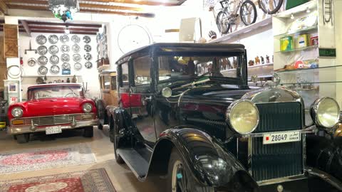 قسم السيارات الكلاسيكية النادرة  في متحف الفوة والجوهرة في المنطقة الشرقية، المملكة العربية السعودية،تجربة ثقافية تعليمية،  توثيق للحرف اليدوية والهوية السعودية،  معلم تراثي وثقافي يعرض تاريخ الأزياء والحلي التقليدية،أجواء تراثية تعكس أصالة الماضي.