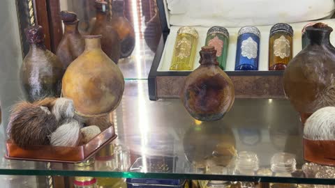 توثيق الهوية السعودية في متحف الفلوة والجوهرة في المنطقة الشرقية، المملكة العربية السعودية، مقتنيات نادرة،  أجواء تراثية تعكس أصالة الماضي ، وجهة تعليمية وسياحية مميزة ، معلم تراثي وثقافي يعرض تاريخ الأزياء والحلي التقليدية.