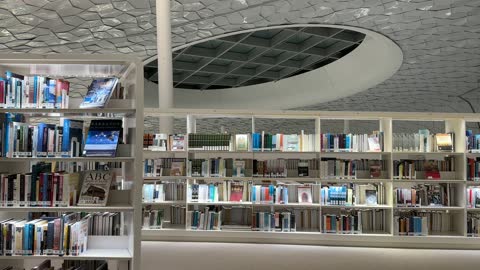 التصميم الداخلي لمكتبة اثراء في مدينة الظهران في المملكة العربية السعودية، مركز الملك عبدالعزيز الثقافي العالمي، منارة للثقافة والفكر، معالم ثقافية مشهورة، الفن الهندسي المعماري، معارض ومكتبات، السياحة في السعودية