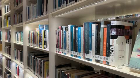 منارة للثقافة والفكر، مكتبة اثراء في مدينة الظهران في المملكة العربية السعودية، مركز الملك عبدالعزيز الثقافي العالمي، معالم ثقافية مشهورة، الفن الهندسي المعماري، معارض ومكتبات، السياحة في السعودية