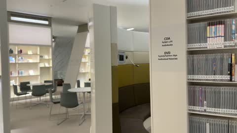 قسم الكتب الصوتية فى مكتبة اثراء في مدينة الظهران في المملكة العربية السعودية، مركز الملك عبدالعزيز الثقافي العالمي، معالم ثقافية مشهورة، الفن الهندسي المعماري،  منارة للثقافة والفكر، معارض ومكتبات، السياحة في السعودية