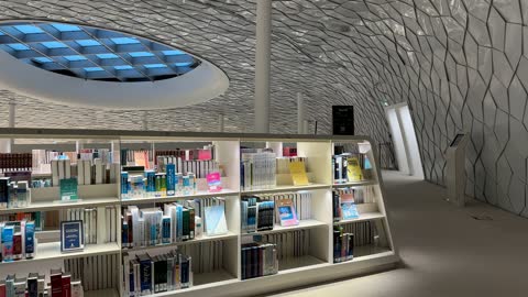 معلم ثقافي مشهور، الفن الهندسي المعماري ، مكتبة اثراء في مدينة الظهران بالمنطقة الشرقية في المملكة العربية السعودية، مركز الملك عبدالعزيز الثقافي العالمي،  منارة للثقافة والفكر،  معارض ومكتبات، السياحة في السعودية