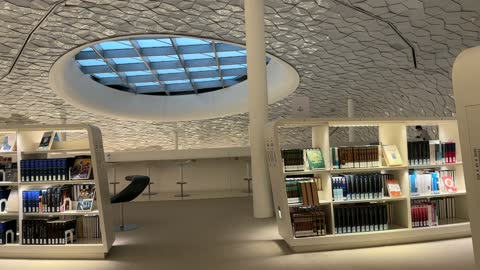 الفن الهندسي المعماري لمكتبة اثراء في مدينة الظهران بالمنطقة الشرقية في المملكة العربية السعودية، مركز الملك عبدالعزيز الثقافي العالمي،  منارة للثقافة والفكر، ، معالم ثقافية مشهورة،  معارض ومكتبات، السياحة في السعودية