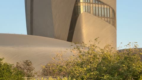 التصميم الخارجي لمركز الملك عبدالعزيز الثقافي العالمي،  مكتبة اثراء في مدينة الظهران بالمنطقة الشرقية في المملكة العربية السعودية، منارة للثقافة والفكر،  معارض ومكتبات،  الفن الهندسي المعماري ، معلم ثقافي مشهور، السياحة في السعودية