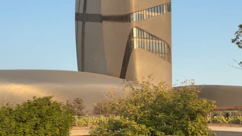 التصميم الخارجي لمركز الملك عبدالعزيز الثقافي العالمي،  مكتبة اثراء في مدينة الظهران بالمنطقة الشرقية في المملكة العربية السعودية، منارة للثقافة والفكر،  معارض ومكتبات،  الفن الهندسي المعماري ، معلم ثقافي مشهور، السياحة في السعودية