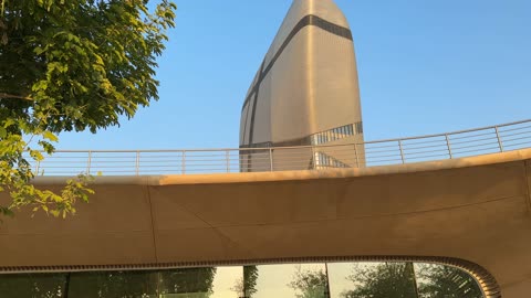 التصميم الخارجي لمركز الملك عبدالعزيز الثقافي العالمي،  مكتبة اثراء في مدينة الظهران بالمنطقة الشرقية في المملكة العربية السعودية، منارة للثقافة والفكر،  معارض ومكتبات،  الفن الهندسي المعماري ، معلم ثقافي مشهور، السياحة في السعودية