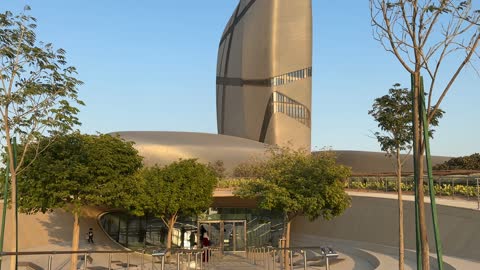 التصميم الخارجي لمركز الملك عبدالعزيز الثقافي العالمي،  مكتبة اثراء في مدينة الظهران بالمنطقة الشرقية في المملكة العربية السعودية، منارة للثقافة والفكر،  معارض ومكتبات،  الفن الهندسي المعماري ، معلم ثقافي مشهور، السياحة في السعودية